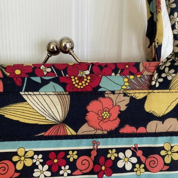 Vera Bradley Happy Snails Kiss Closure Shoulder Bag Purse, Great Condition RETIR - Picture 4 of 4